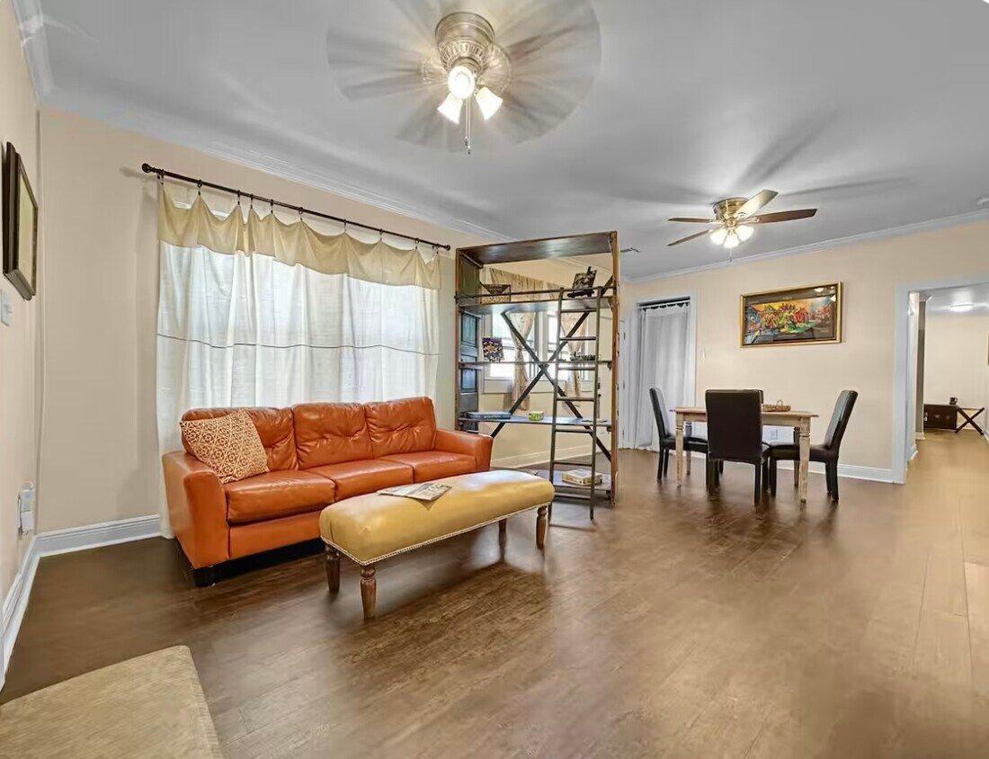 Living Room - 2508 Myrtle St