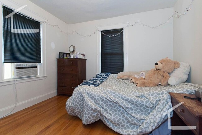 Building Photo - HOT BRIGHTON LISTING!!!!