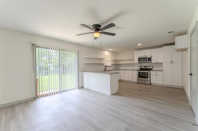 Foto del edificio - 8652 Wolfwood Ln