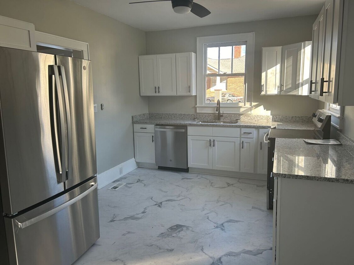 Foto principal - 3430 Rosewood Dr