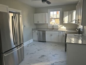 Building Photo - 3430 Rosewood Dr