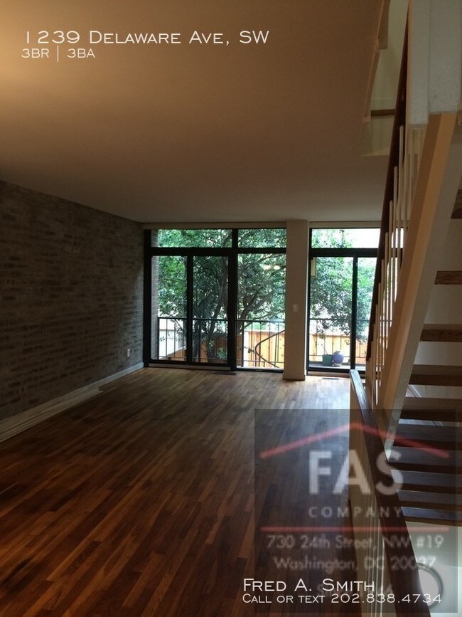 Building Photo - 1239 Delaware Ave SW