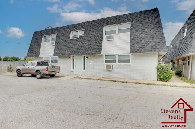Building Photo - 2110 NW Lindy Ave