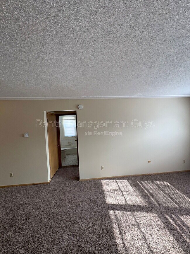 Building Photo - 496 Front St