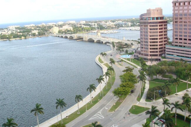 Building Photo - 525 S Flagler Dr