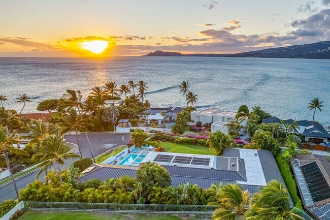 Foto del edificio - Exquisite haven in prestigious Portlock! AC, Ocean Views, Pool, Hale Ola