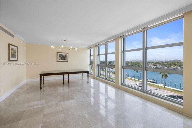 Foto del edificio - 5055 Collins Ave