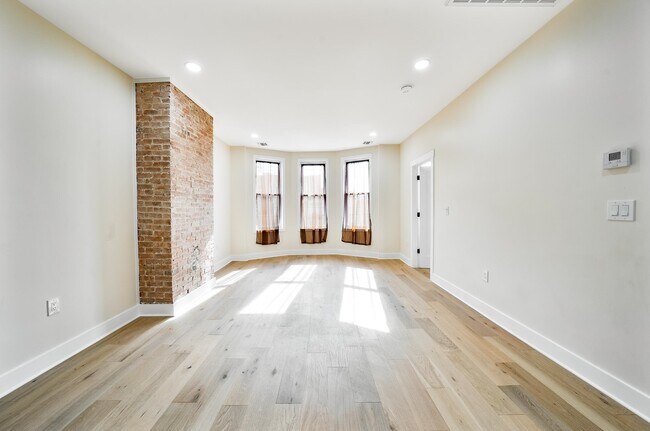 Building Photo - 241 Baldwin Ave