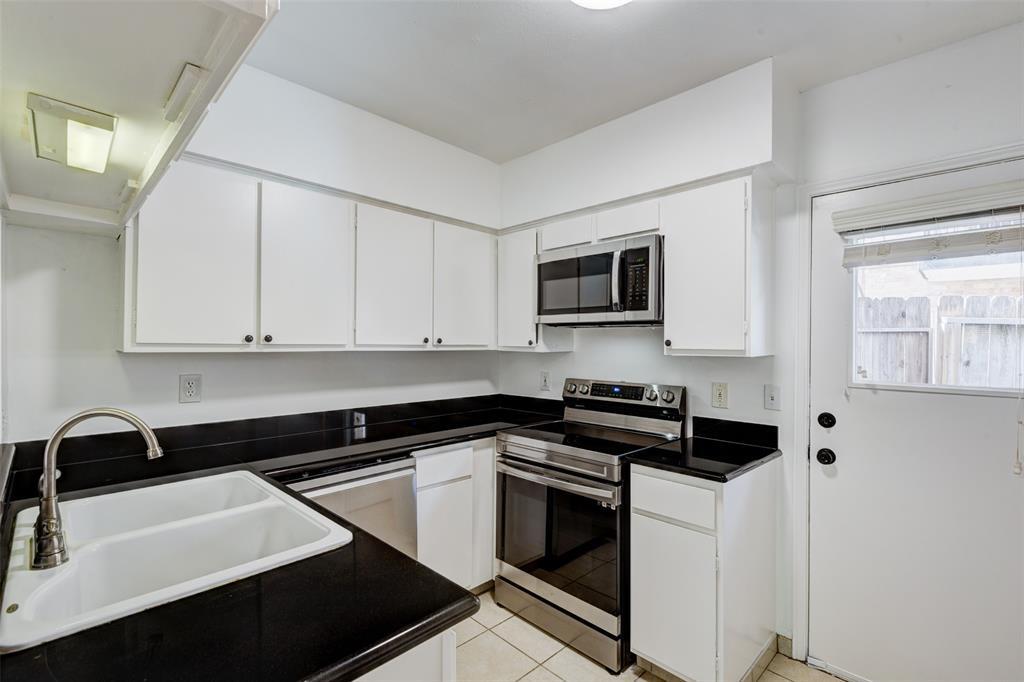 Primary Photo - 1807 Stoney Brook Dr