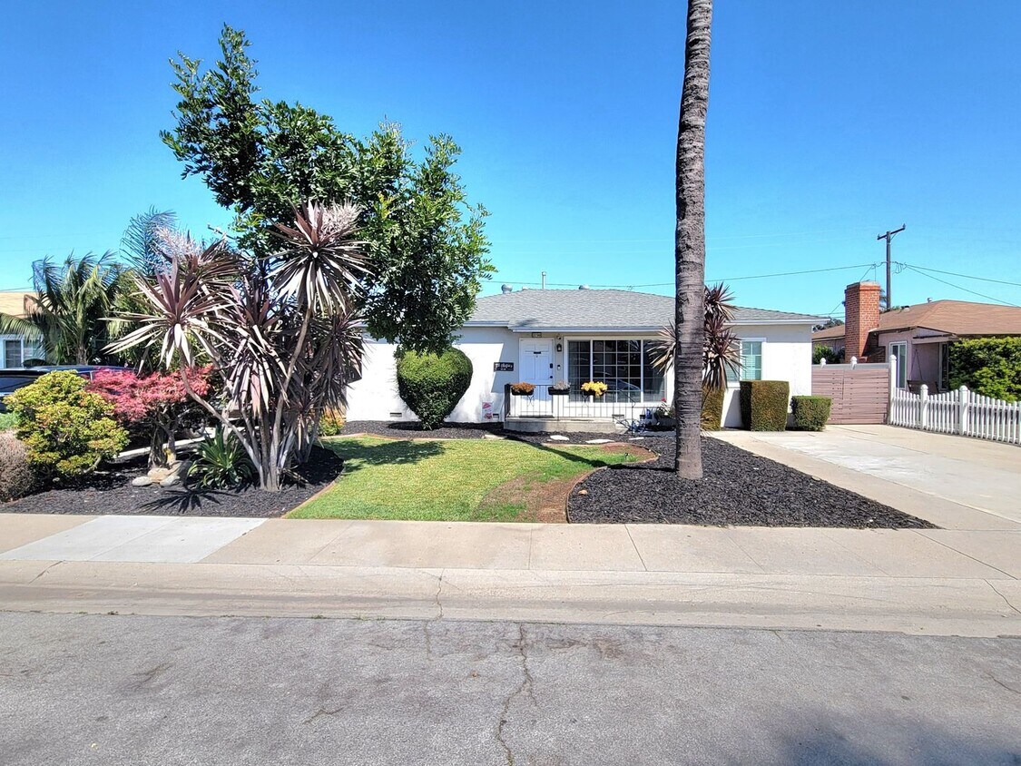 Foto principal - Great Single Family Home in West Long Beach