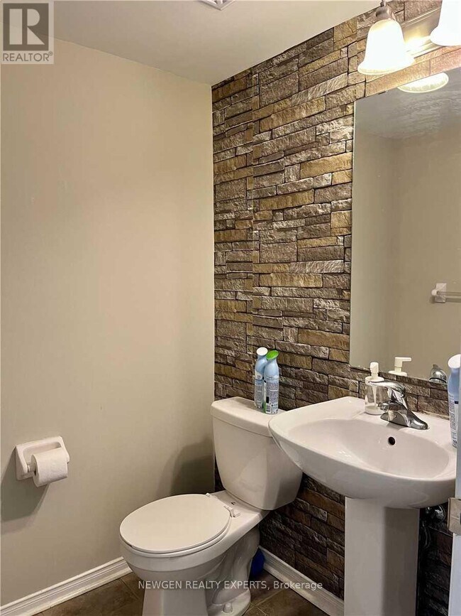 Building Photo - 3250 Bentley Dr