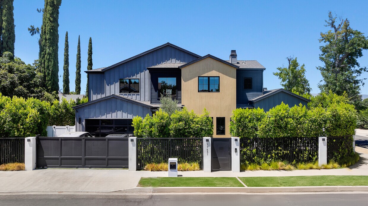 Primary Photo - 17631 Tarzana St