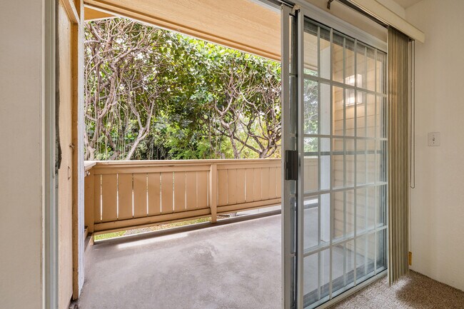 Building Photo - 393 Mananai Pl