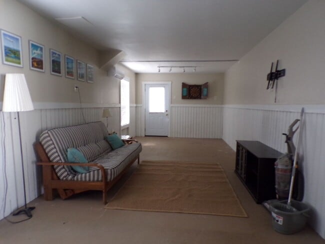 Building Photo - Adorable Home Located In Yacht Cove