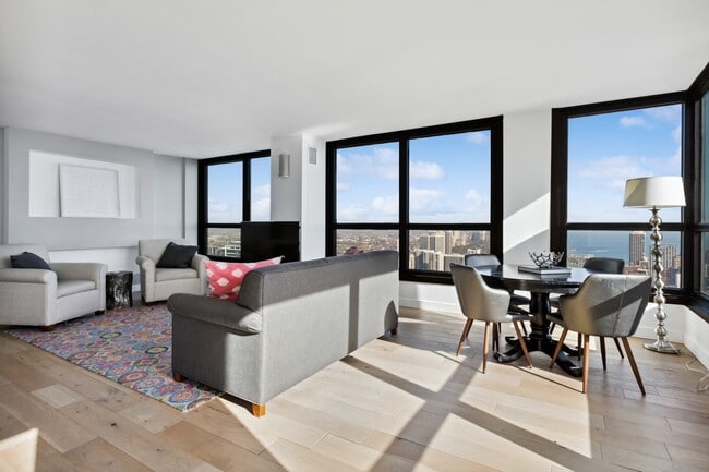 Foto del edificio - 1030 N State St
