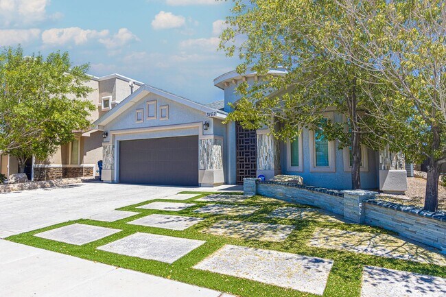 Building Photo - Modern Beauty in Far East El Paso!