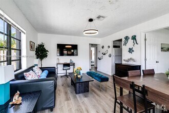 Building Photo - 4300 SW 28th St