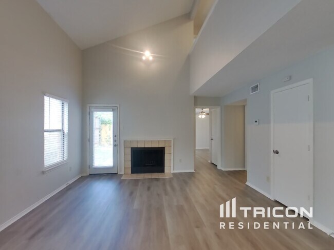 Foto del edificio - 1611 Sunset Village Dr