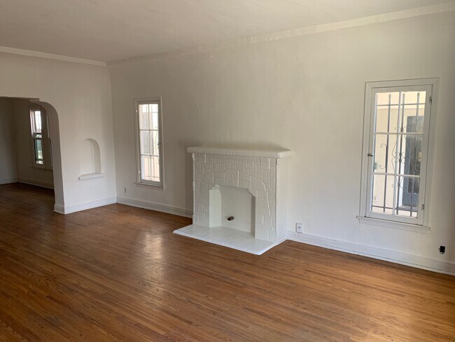 Living Room - 1034 S Cloverdale Ave