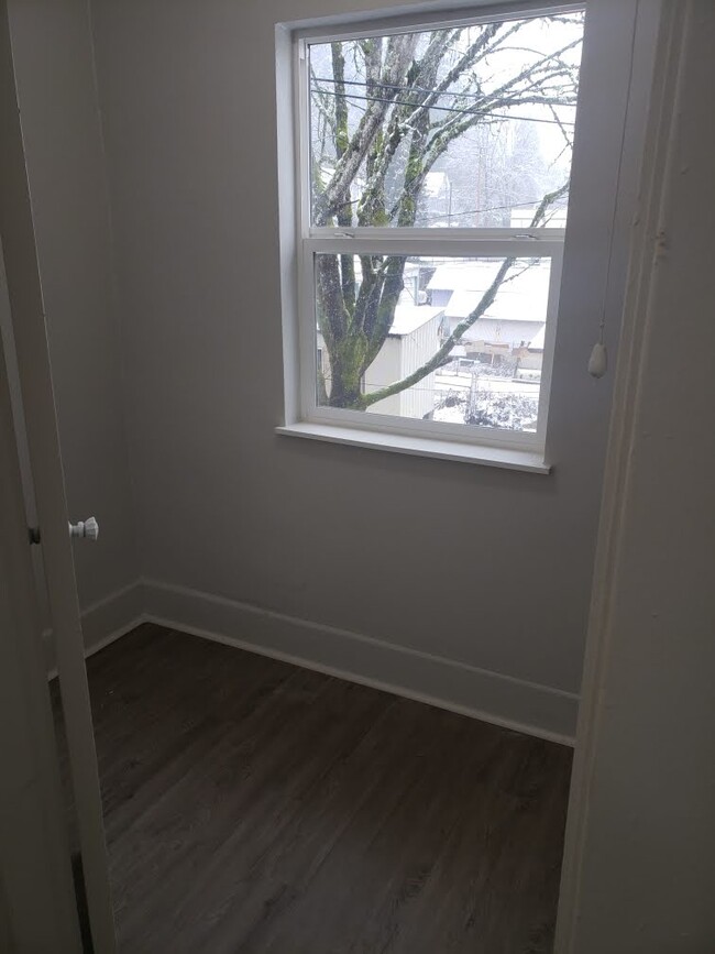 Small extra room (Desk, Crib, Storage....?) - 165 2nd St.