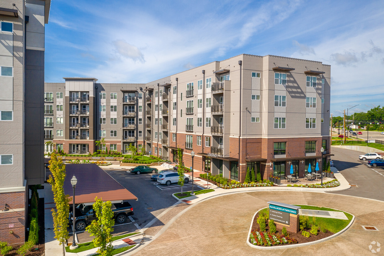 The Villages Of Twin Oaks - Apartments At 1300 Big Bend Rd Ballwin, Mo 