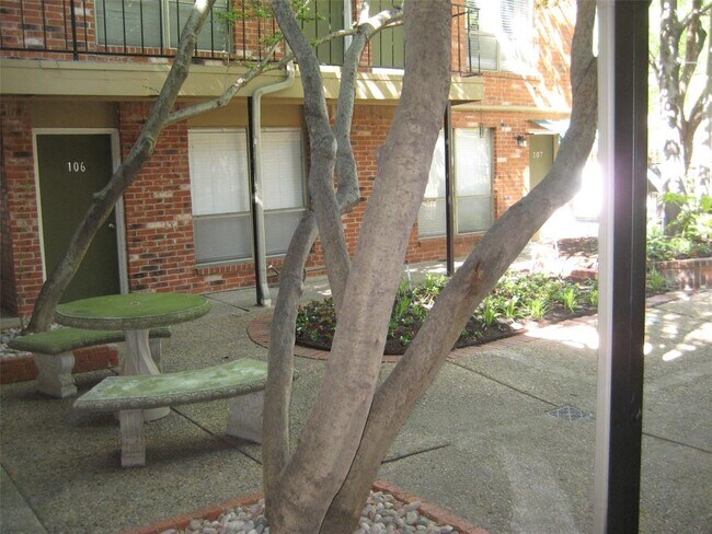 Foto del edificio - 4525 Gilbert Ave