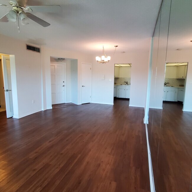 Foto del edificio - 1200 N Shore Dr NE