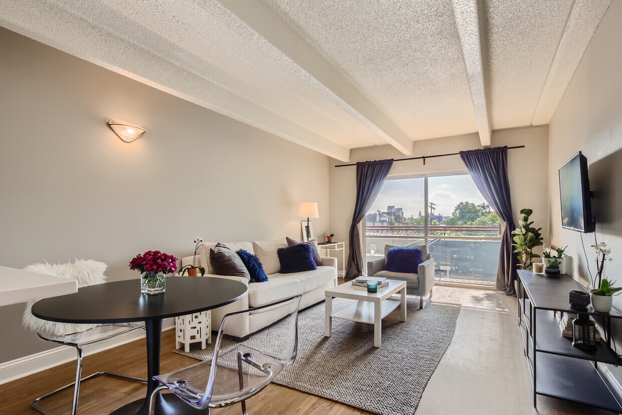 Foto principal - 1441 N Humboldt St