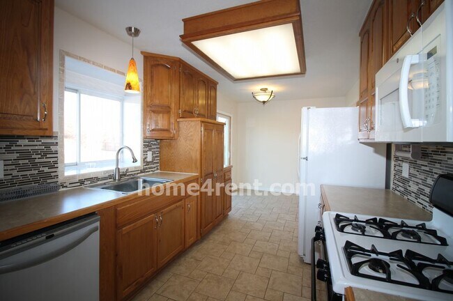 Building Photo - 3700 W 151st St