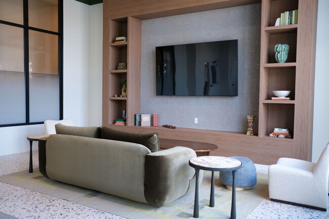 Building Photo - Skyline On Stokes