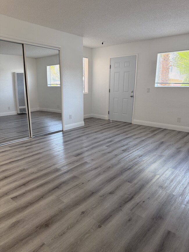 Building Photo - 13909 Hawthorne Way