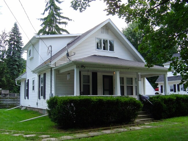 Building Photo - 1974 Elm St