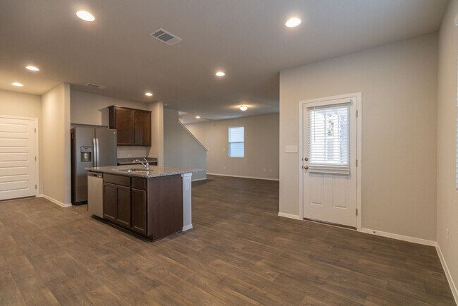 Building Photo - 213 Riverhill Cv