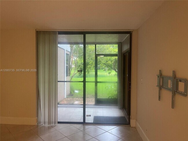 Foto del edificio - 10101 W Sunrise Blvd