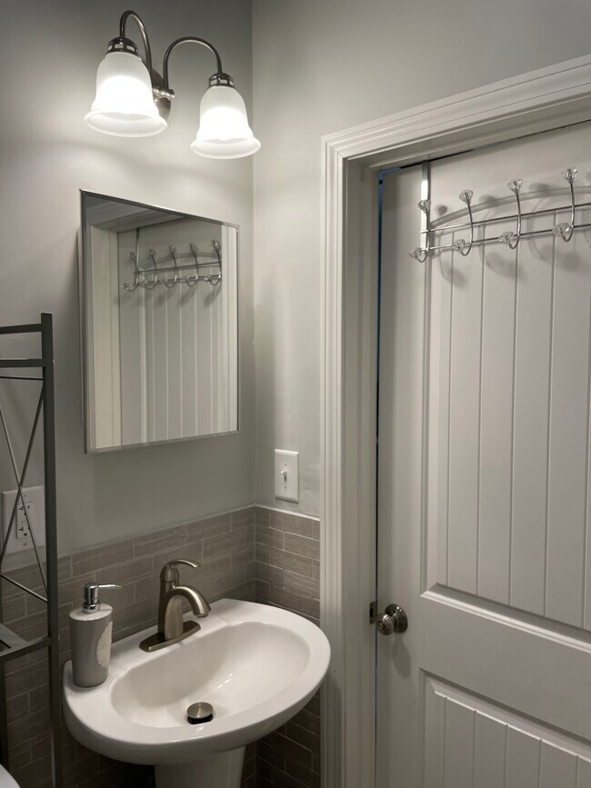 7x5 Bathroom - 34 North Road