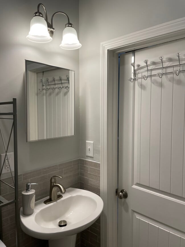 7x5 Bathroom - 34 North Road