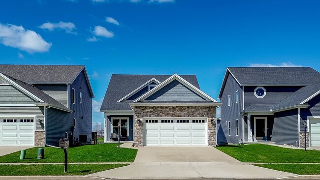 Building Photo - 4 Bed, 4 Bath House on Legends Golf Course...