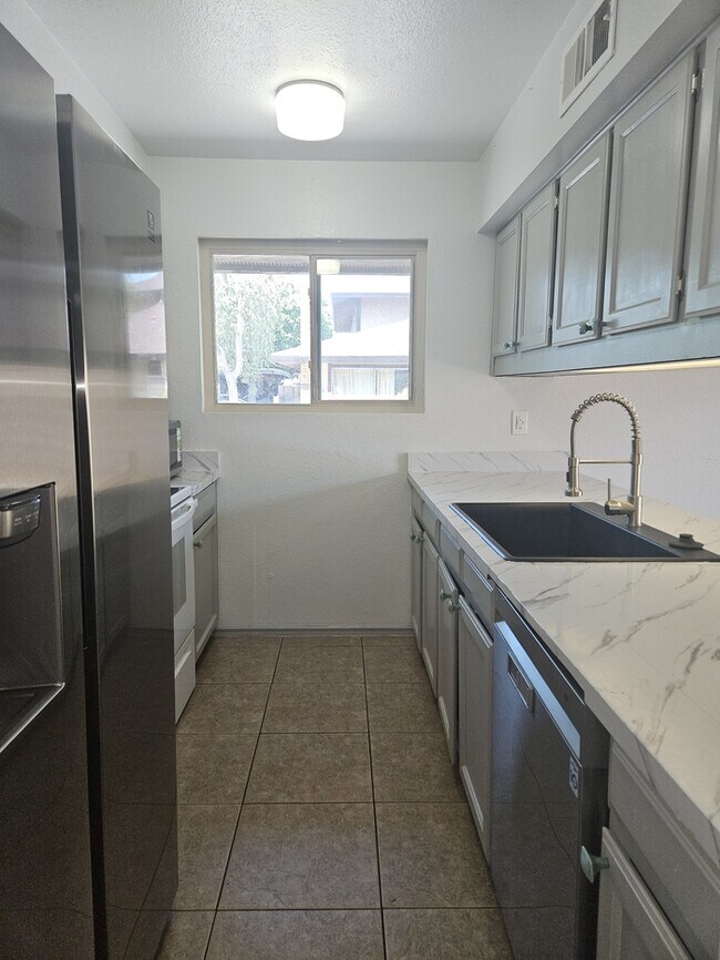 Foto del edificio - 3 bed 2 bath Townhome in Tempe
