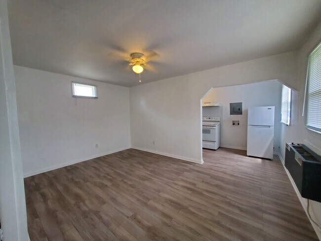 Building Photo - 714 Eva Cir