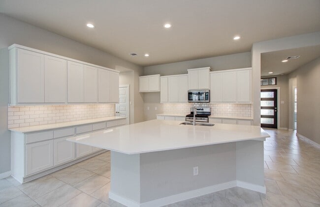 Foto del edificio - 28511 Eli Eagle St