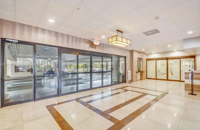 Foto del edificio - 3731 N Country Club Dr