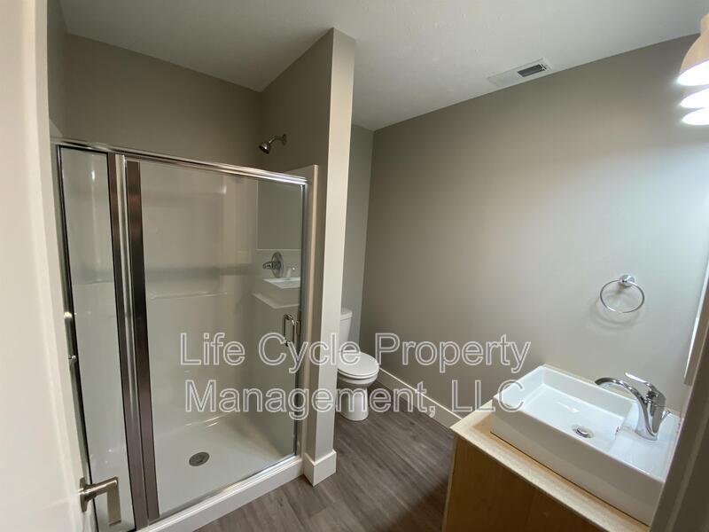 Foto del edificio - 619 Emerald Ave NE