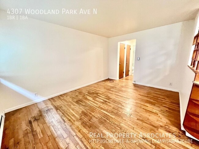 Building Photo - Fantastic 1 Bedroom 1 Bath with Hardwood F...