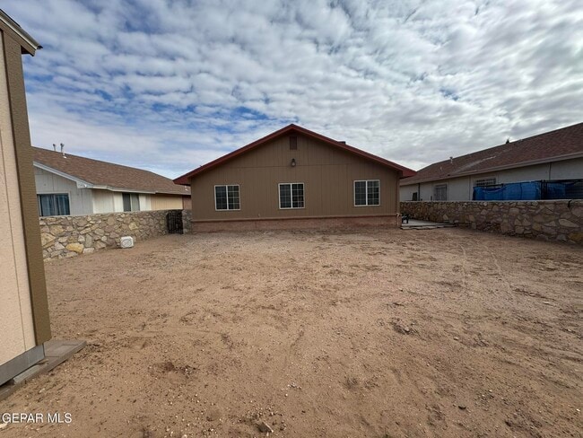 Building Photo - 2275 Tierra Humeda Dr