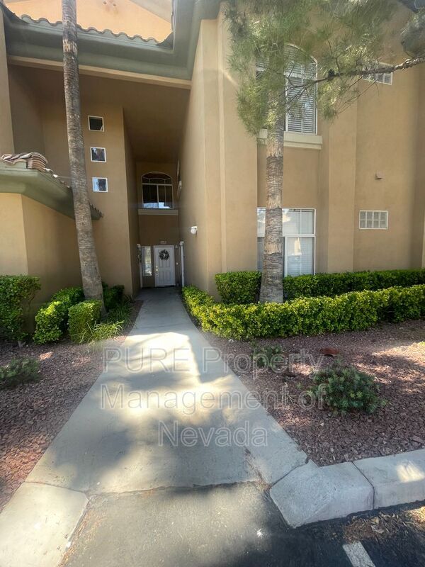 Foto principal - 8725 Red Brook Dr