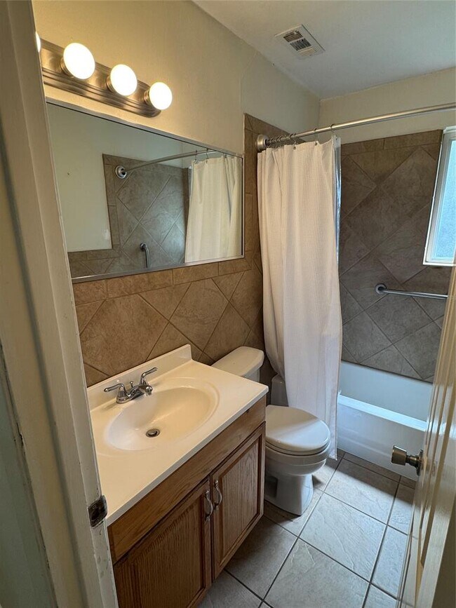 Foto del edificio - 8017 Tisdale Dr