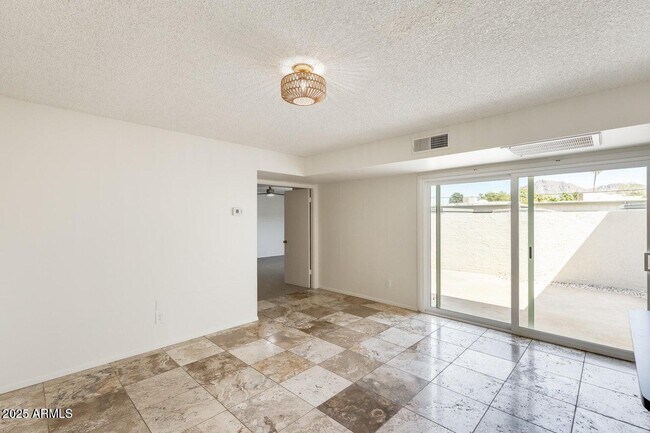 Foto del edificio - 5809 E Thomas Rd