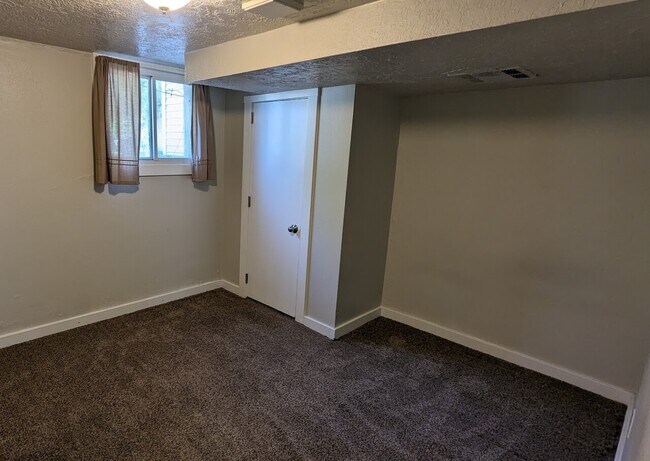 Building Photo - 605 N. 200 W. / MAK