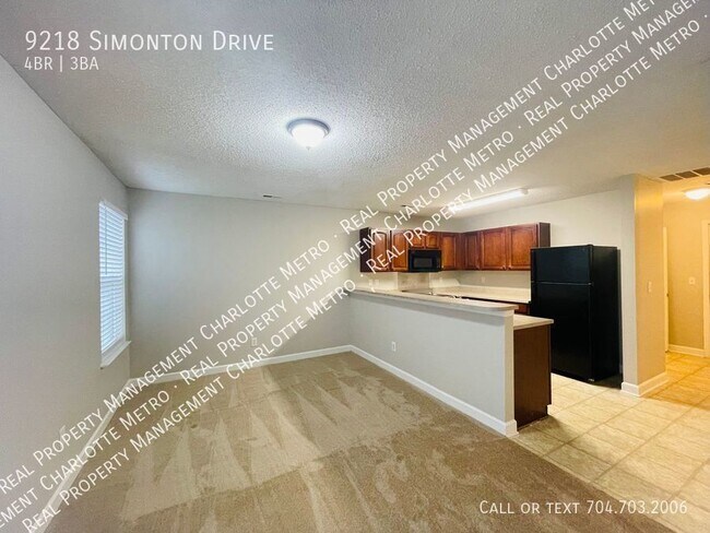 Building Photo - Beautiful, spacious 4 bed 2.5 bath home
