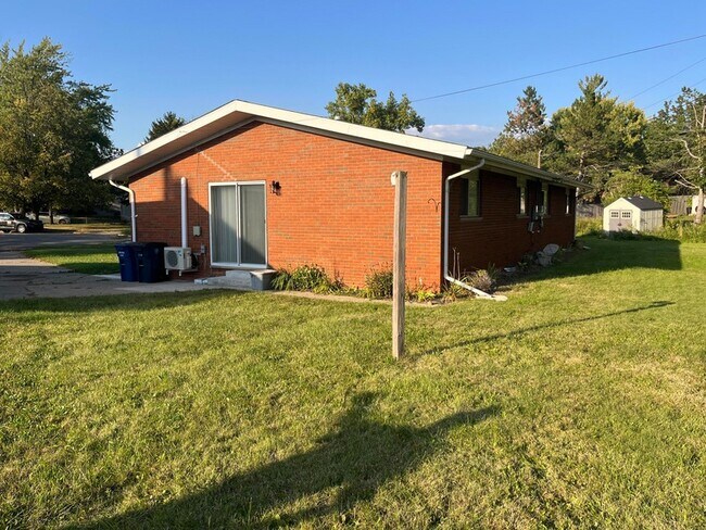 Building Photo - 913 Evelyn Ct